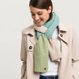 Chic all-rounder: the FRAAS scarf with block stripes goes with almost any of your favourite outfits - whether elegant with a blazer or casual with a winter jacket. The knitted scarf measures 40 x 180 cm and ensures that you stay warm on cold winter days. It is also a real sustainability pro: it contains recycled polyester - made from used PET bottles. It was also produced in a CO2-neutral way. That can only make you feel good when you wear it!