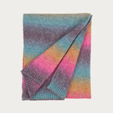 Eye-catching: the cosy knitted scarf with ombré colour gradient attracts everyone's attention. With the 35 x 180 cm scarf, cool temperatures are no longer a problem. Off you go on your next walk or shopping trip!