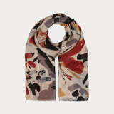 Romantic design, airy, light material: The FRAAS scarf with an abstract floral print will be your new favourite accessory. With its striking pattern, it will be the eye-catcher of your outfit. It is also a pro when it comes to sustainability, as it is made from recycled polyester made from used PET bottles.