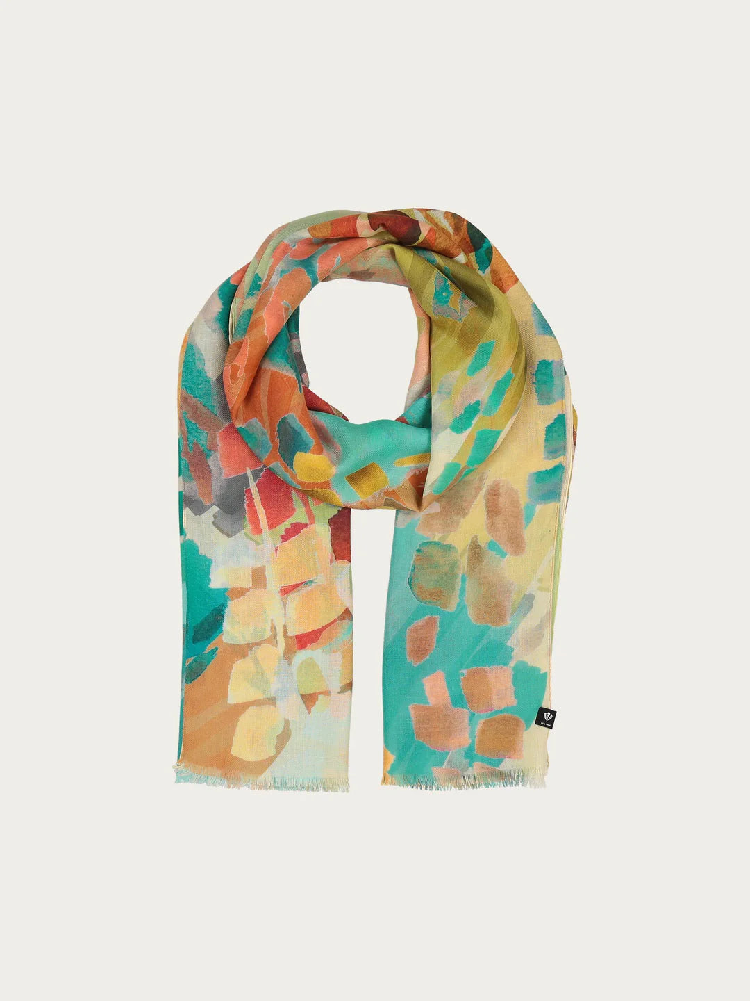 This scarf can be combined with everything: With its 58 x 178 cm and the design with abstract plants and flowers, this scarf is a real all-rounder. Combine it elegantly with a blazer or coat or casually with a casual outfit. The scarf was produced sustainably by FRAAS: The viscose cellulose used was obtained from sustainably managed forests.