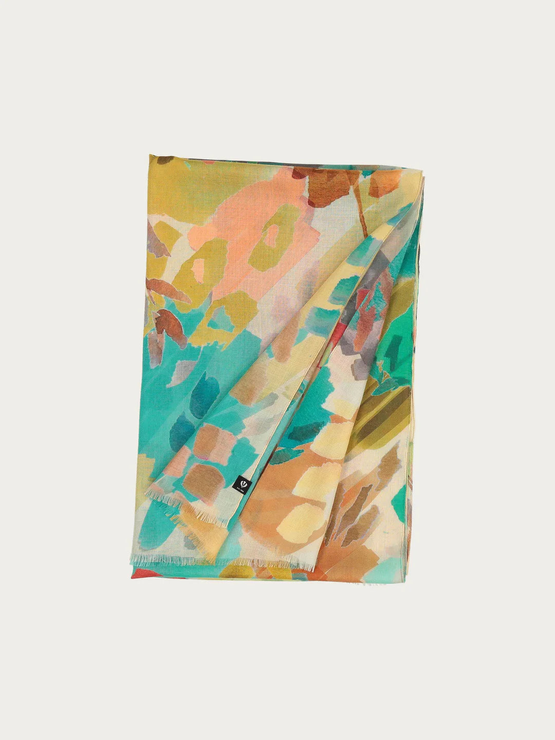 This scarf can be combined with everything: With its 58 x 178 cm and the design with abstract plants and flowers, this scarf is a real all-rounder. Combine it elegantly with a blazer or coat or casually with a casual outfit. The scarf was produced sustainably by FRAAS: The viscose cellulose used was obtained from sustainably managed forests.