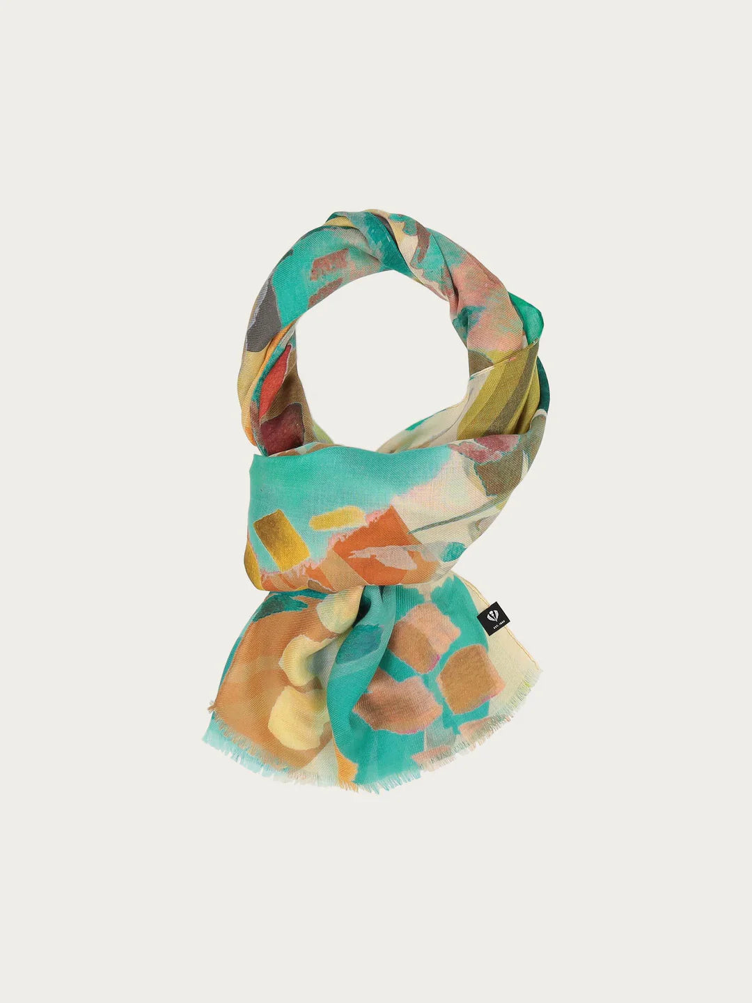 This scarf can be combined with everything: With its 58 x 178 cm and the design with abstract plants and flowers, this scarf is a real all-rounder. Combine it elegantly with a blazer or coat or casually with a casual outfit. The scarf was produced sustainably by FRAAS: The viscose cellulose used was obtained from sustainably managed forests.