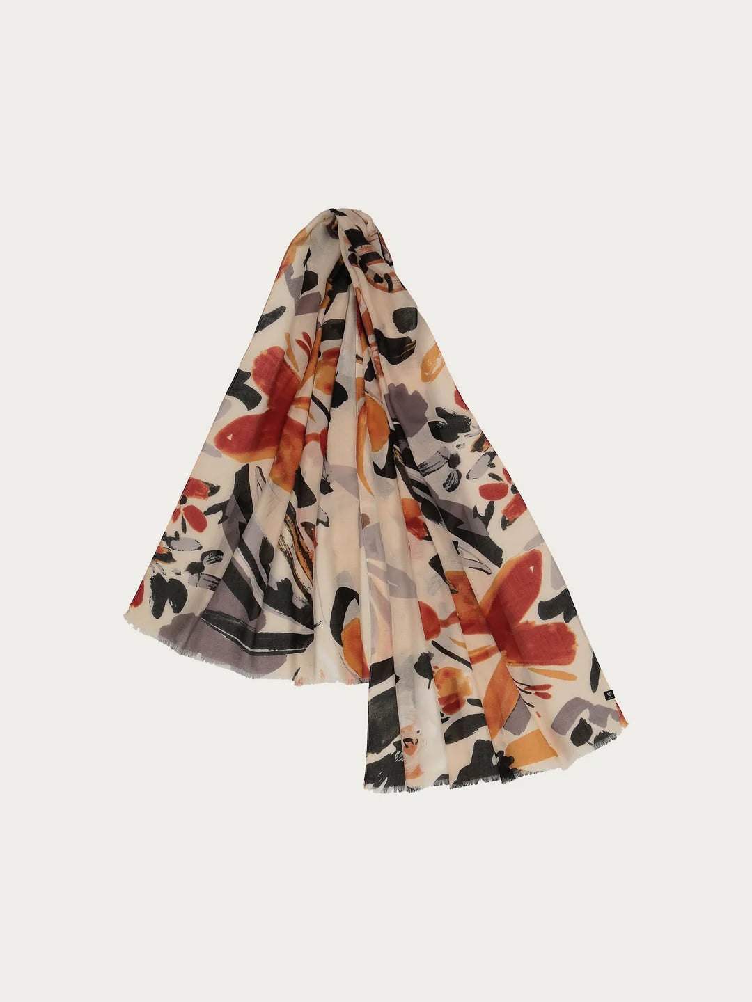 Romantic design, airy, light material: The FRAAS scarf with an abstract floral print will be your new favourite accessory. With its striking pattern, it will be the eye-catcher of your outfit. It is also a pro when it comes to sustainability, as it is made from recycled polyester made from used PET bottles.