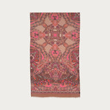 Sustainability professional: The FRAAS scarf with paisley design is a real eye-catcher and also good for the environment. It is made of recycled polyester made from used PET bottles. It was also produced in a CO2-neutral way. It can be combined with a casual jeans look as well as a business outfit. The accessory, measuring 70 x 180 cm, also offers several ways of tying it: casually wrapped around the neck or elegantly draped over the shoulders.