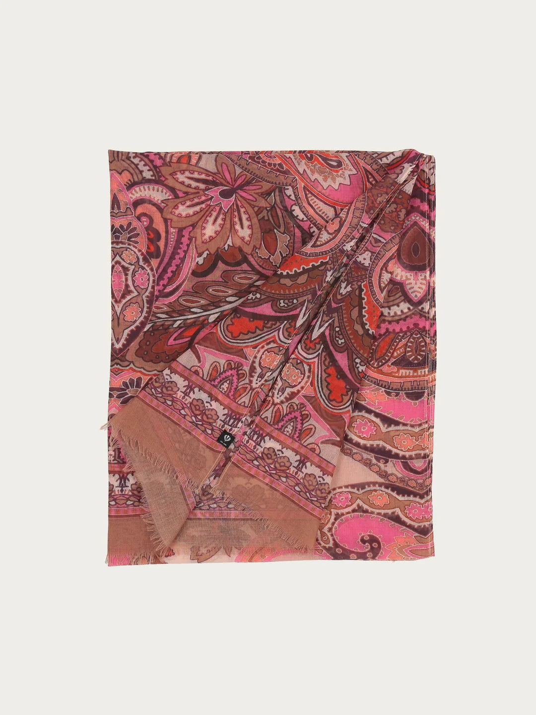 Sustainability professional: The FRAAS scarf with paisley design is a real eye-catcher and also good for the environment. It is made of recycled polyester made from used PET bottles. It was also produced in a CO2-neutral way. It can be combined with a casual jeans look as well as a business outfit. The accessory, measuring 70 x 180 cm, also offers several ways of tying it: casually wrapped around the neck or elegantly draped over the shoulders.