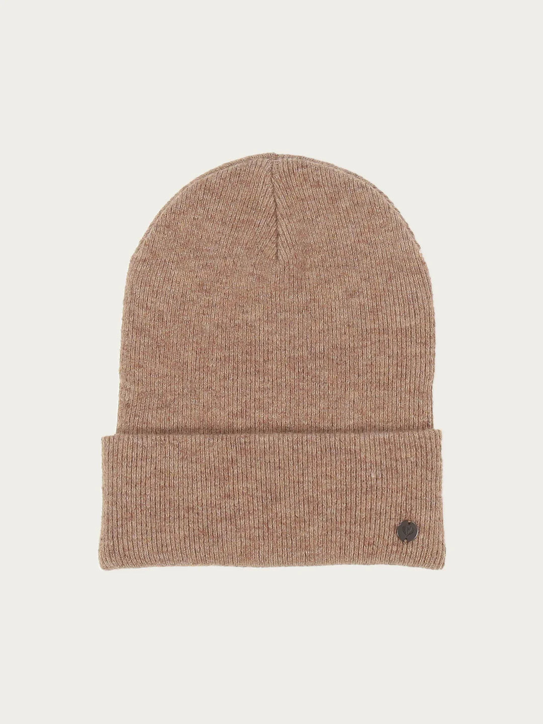 Keep it simple: the single-coloured knitted hat from FRAAS goes with any outfit - whether with a casual winter jacket or an elegant women's coat. Measuring 20 x 24 cm, the hat is super comfortable to wear and sits perfectly on the head without slipping. It is also a real sustainability pro, as it is made from recycled polyester produced from used PET bottles. What's more, it was produced in a CO2-neutral way. You'll have a lot of fun with this headgear on a walk in winter.