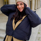 Keep it simple: the single-coloured knitted hat from FRAAS goes with any outfit - whether with a casual winter jacket or an elegant women's coat. Measuring 20 x 24 cm, the hat is super comfortable to wear and sits perfectly on the head without slipping. It is also a real sustainability pro, as it is made from recycled polyester produced from used PET bottles. What's more, it was produced in a CO2-neutral way. You'll have a lot of fun with this headgear on a walk in winter.