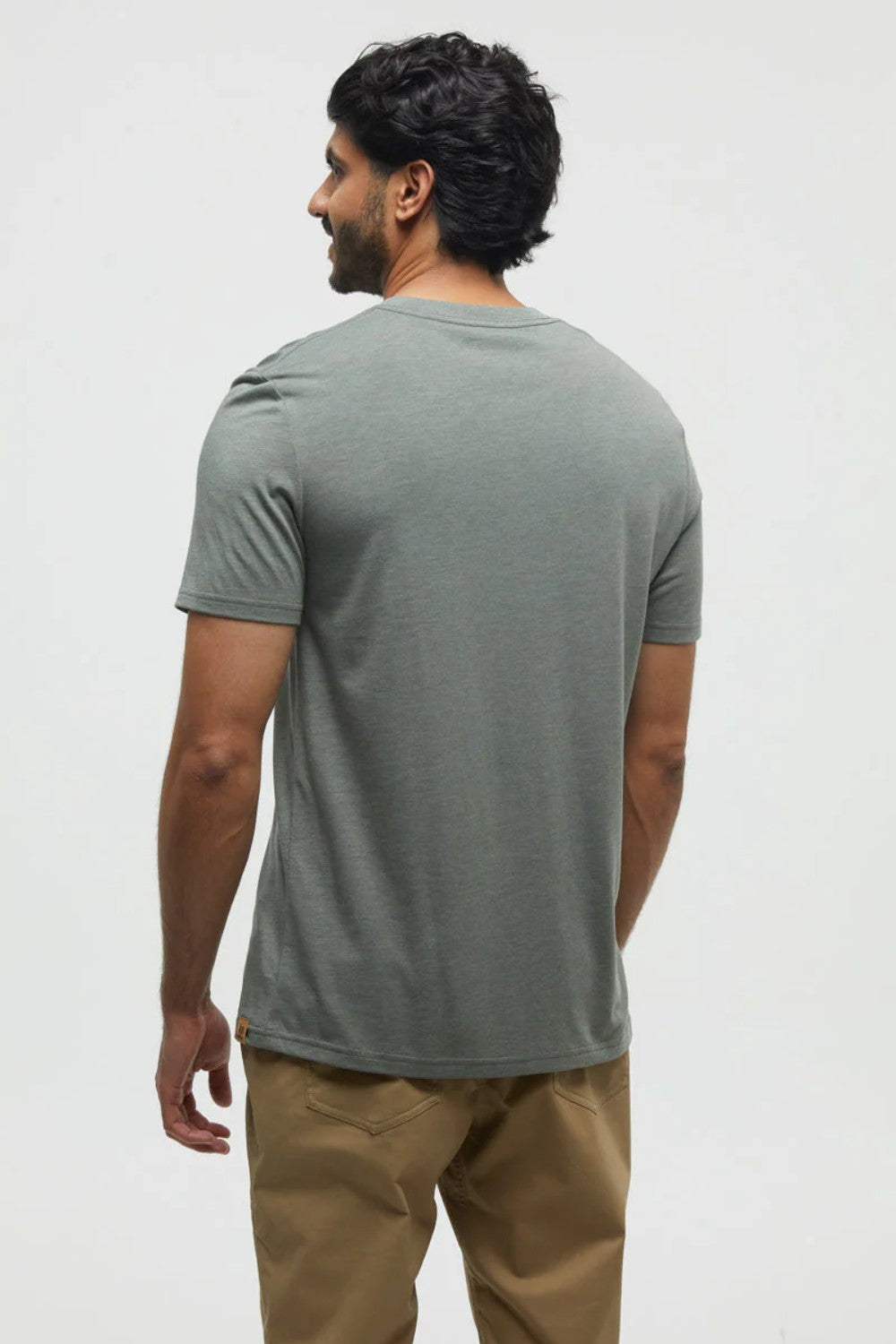 Lightweight, super soft and comfortable, this jersey tee is your perfect easy-to-wear go-to for all your adventures, big or small.