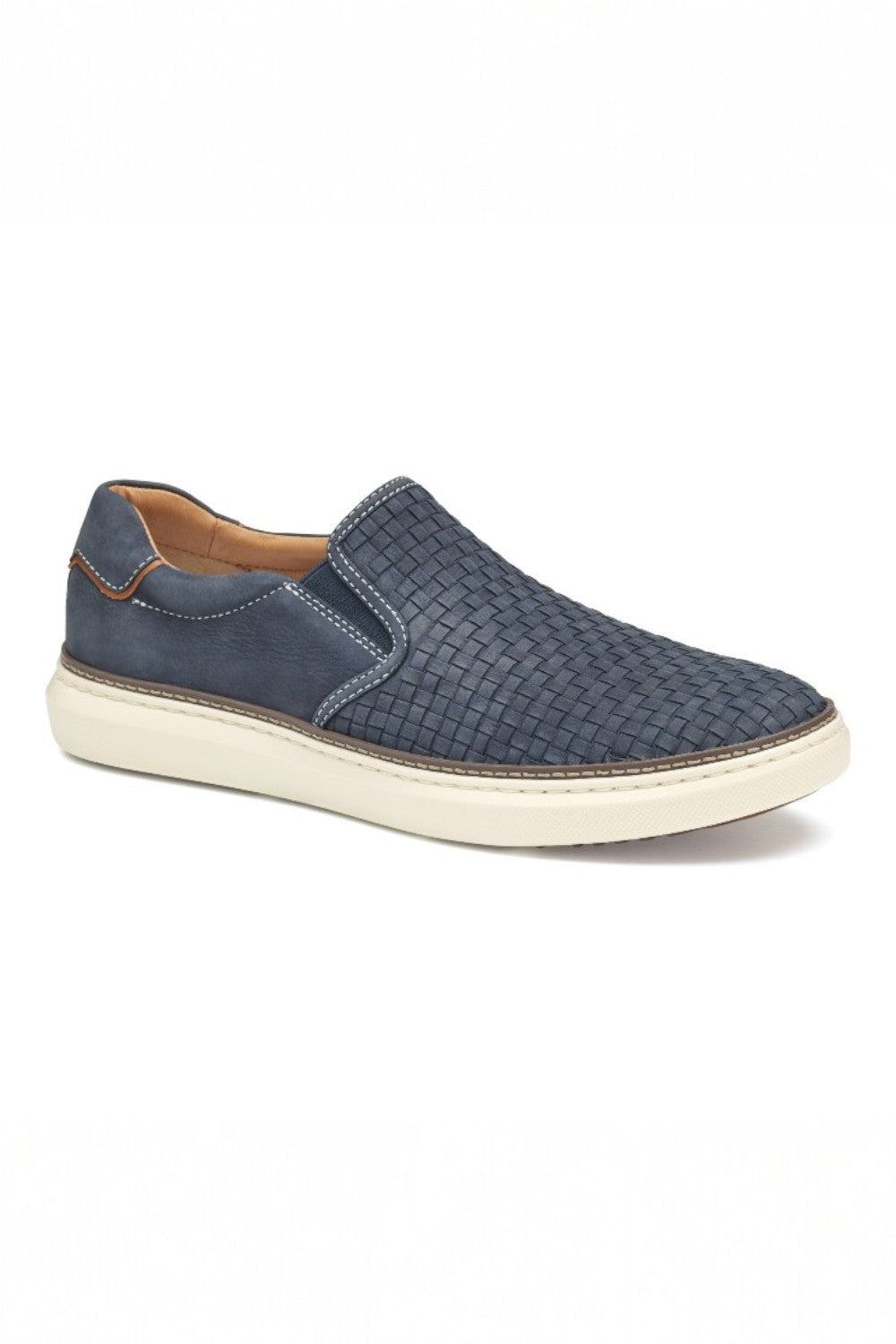 •Nubuck leather upper.
•Leather and textile lining.
•High rebound, ultra comfortable XC Foam® midsole.
•Comfortable Latex and EVA wedge footbed.
•Padded collar.
•Rubber outsole.