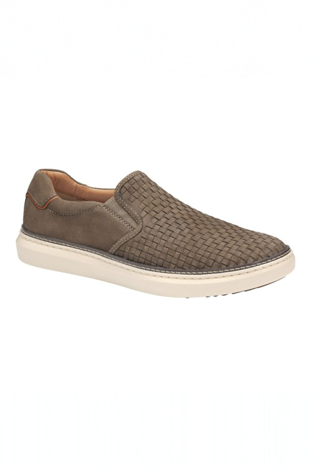 •Nubuck leather upper.
•Leather and textile lining.
•High rebound, ultra comfortable XC Foam® midsole.
•Comfortable Latex and EVA wedge footbed.
•Padded collar.
•Rubber outsole.
