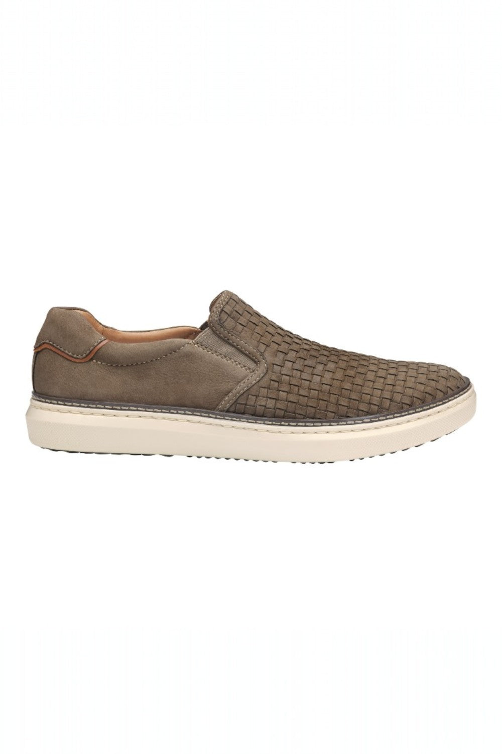 •Nubuck leather upper.
•Leather and textile lining.
•High rebound, ultra comfortable XC Foam® midsole.
•Comfortable Latex and EVA wedge footbed.
•Padded collar.
•Rubber outsole.
