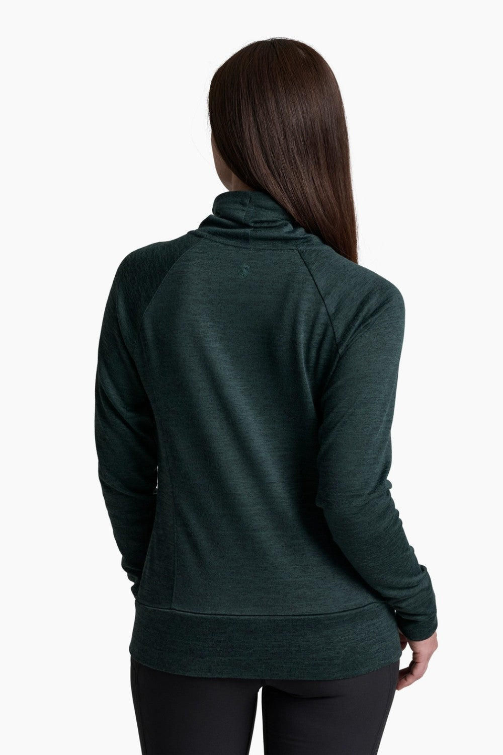 Featuring our soft, midweight sweater fabric and a cozy cowlneck, the ELIA™ bridges the gap between active and everyday. For casual social gatherings, office work, or layered-up performance, this versatile top delivers a flattering fit to any adventure. Equipped with a kangaroo pocket and signature thumb loops.