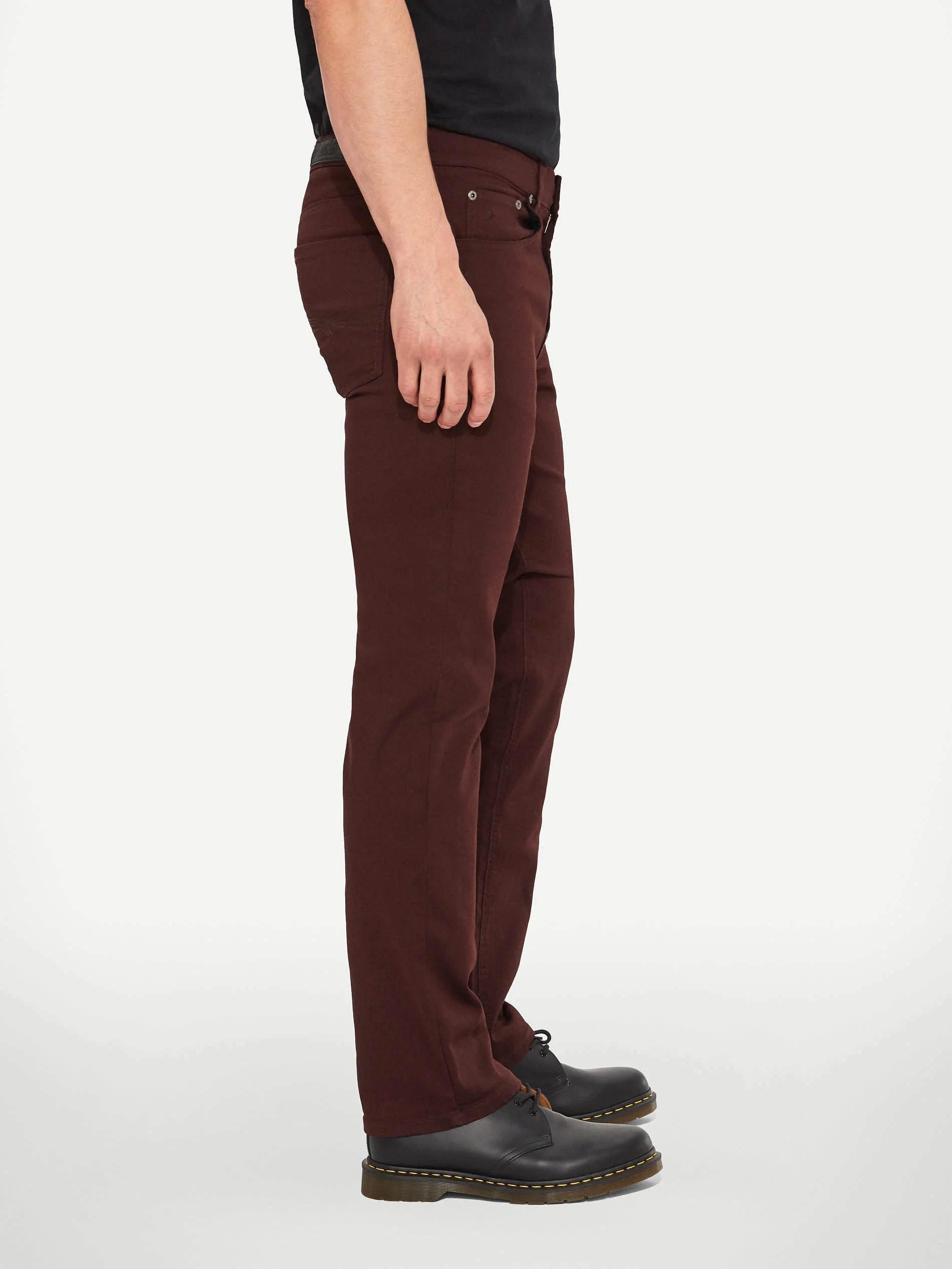 Looking for that oh so colourful but classy pair of jeans? Look no more! With its stretch twill, this pant guarantees ease of movement and style for your everyday activities.