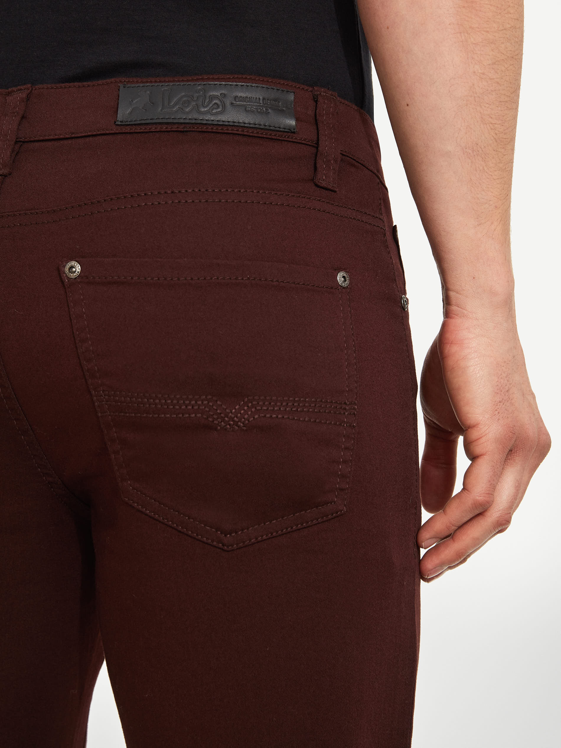 Looking for that oh so colourful but classy pair of jeans? Look no more! With its stretch twill, this pant guarantees ease of movement and style for your everyday activities.