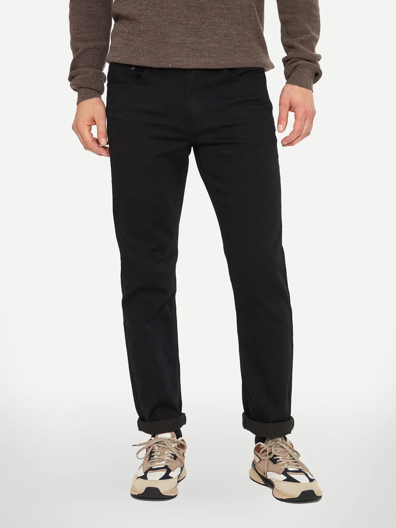 Looking for that oh so colourful but classy pair of jeans? Look no more! With its stretch twill, this pant guarantees ease of movement and style for your everyday activities.