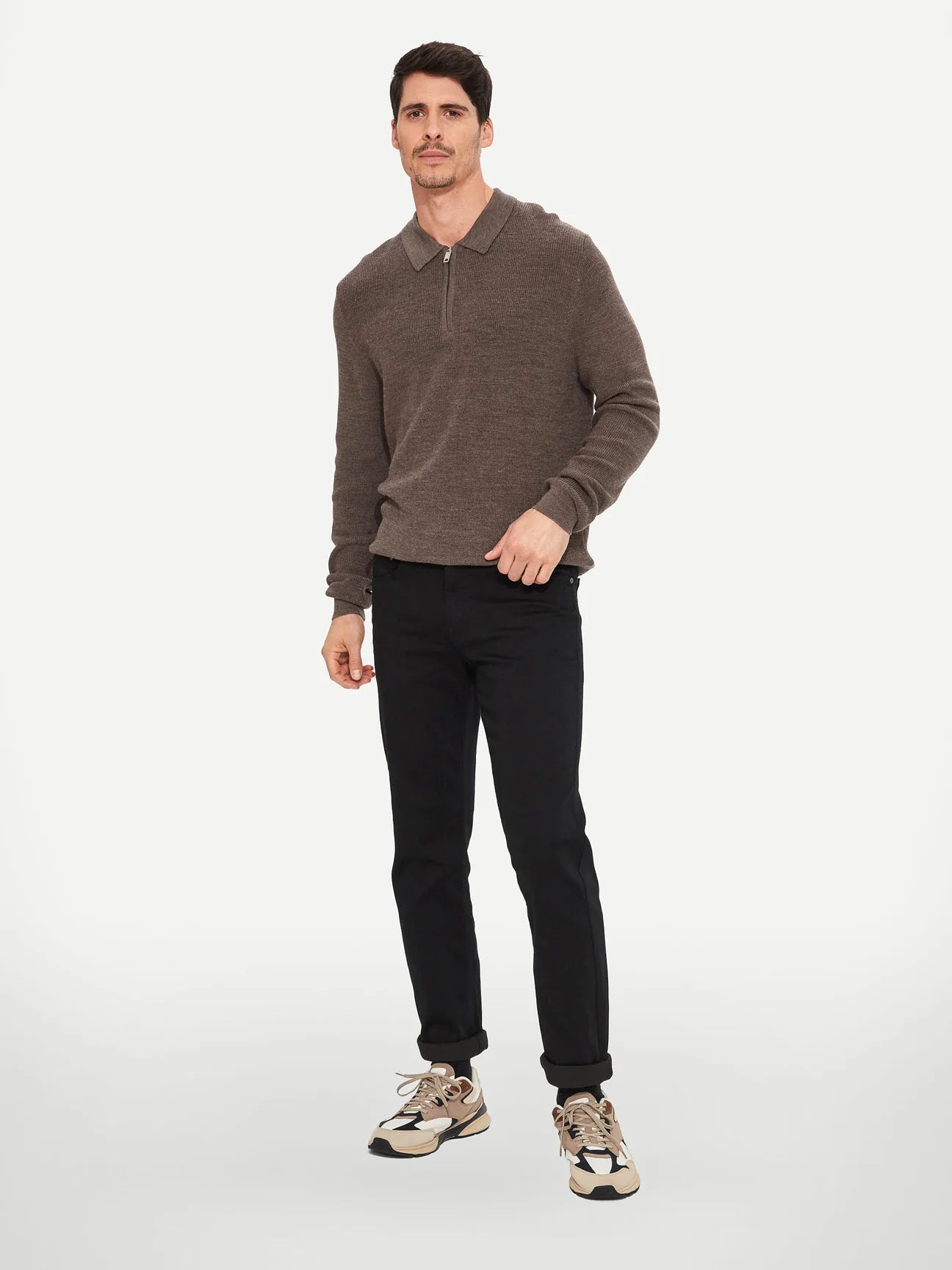 Looking for that oh so colourful but classy pair of jeans? Look no more! With its stretch twill, this pant guarantees ease of movement and style for your everyday activities.