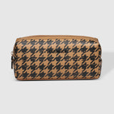 The Louenhide Brianna Makeup Bag is the perfect addition to your beauty routine. Exude style on your next adventure with the visually captivating camel and black houndstooth pattern. Complete with a set of makeup brushes, this women’s small makeup bag is the perfect size for travel.