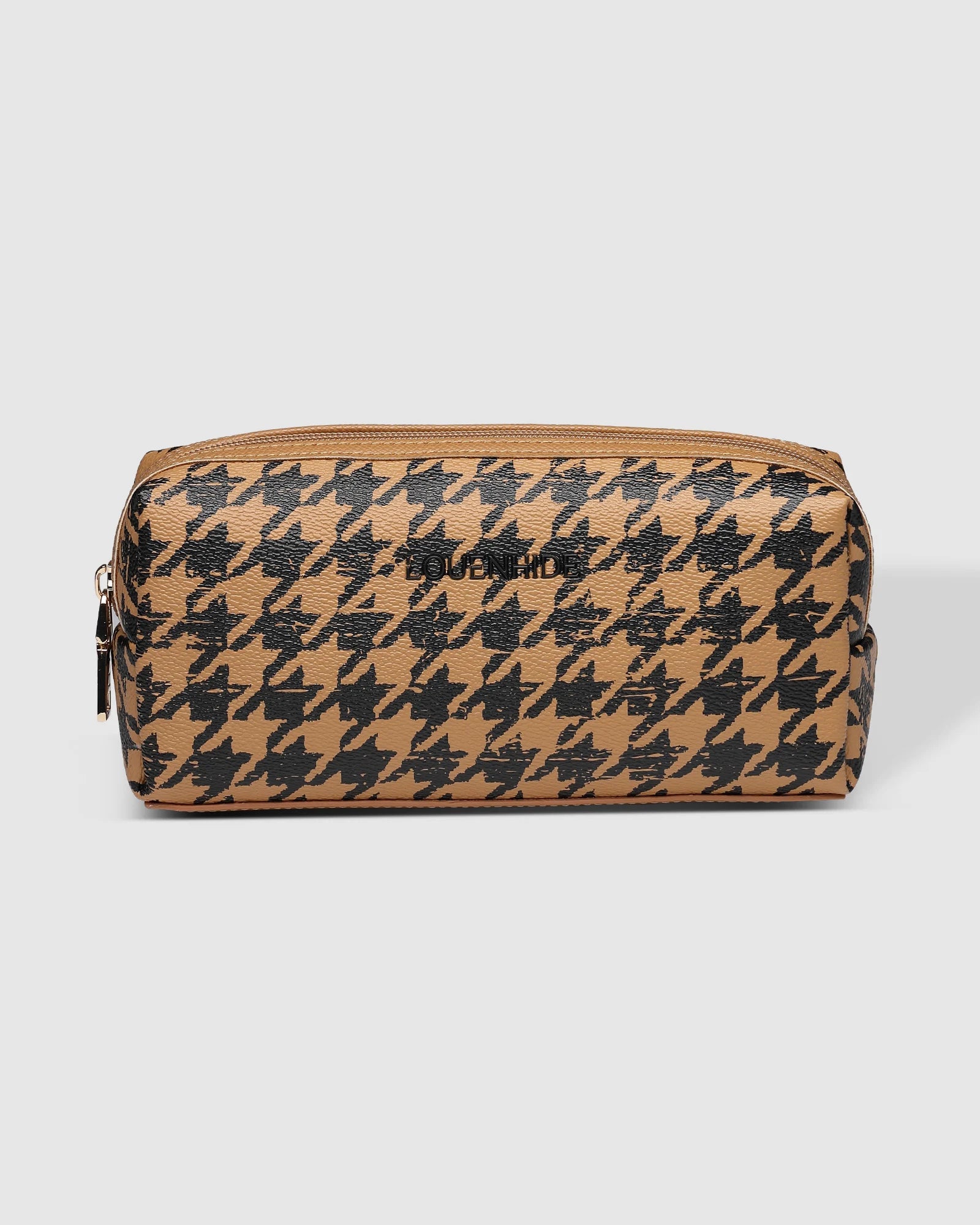 The Louenhide Brianna Makeup Bag is the perfect addition to your beauty routine. Exude style on your next adventure with the visually captivating camel and black houndstooth pattern. Complete with a set of makeup brushes, this women’s small makeup bag is the perfect size for travel.