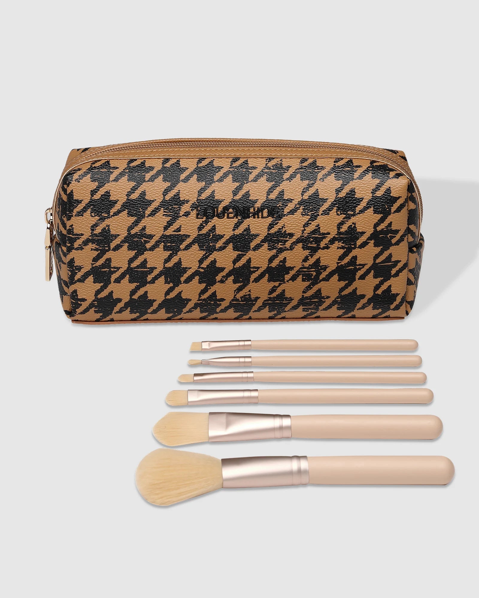 The Louenhide Brianna Makeup Bag is the perfect addition to your beauty routine. Exude style on your next adventure with the visually captivating camel and black houndstooth pattern. Complete with a set of makeup brushes, this women’s small makeup bag is the perfect size for travel.