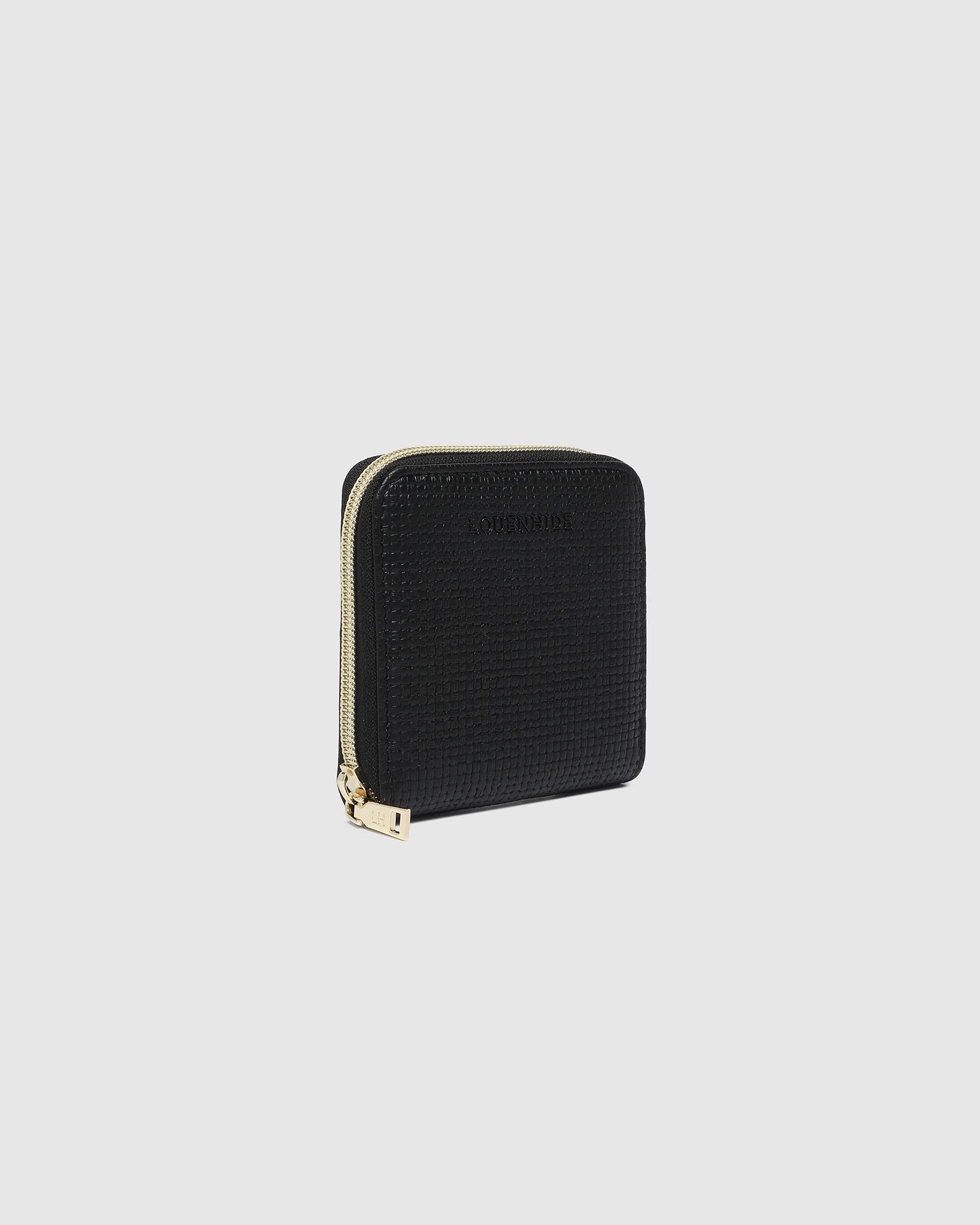 The Louenhide Juniper Jewelry Case is ideal for those who appreciate the finer details in their jewelry storage. Designed with your dynamic lifestyle in mind, this jewellery wallet is compact and portable. Whether placed on your vanity at home or tucked into your luggage for travel, the Juniper ensures your favourite pieces are protected wherever you go. Organize your pieces with the two press stud hooks, slip pocket, drawstring bag, ring roll and earring press stud band. Structured and protected, th