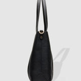The Louenhide Nevada Ezra Strap Tote Bag is a relaxed tote bag which can double as a work bag. Soft yet structured, this bag is the perfect everyday bag for the woman on the go. Featuring a luxurious suedette lining, this shoulder bag is spacious and functional with enough room to carry all of your essentials and more!