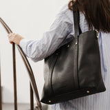The Louenhide Nevada Ezra Strap Tote Bag is a relaxed tote bag which can double as a work bag. Soft yet structured, this bag is the perfect everyday bag for the woman on the go. Featuring a luxurious suedette lining, this shoulder bag is spacious and functional with enough room to carry all of your essentials and more!