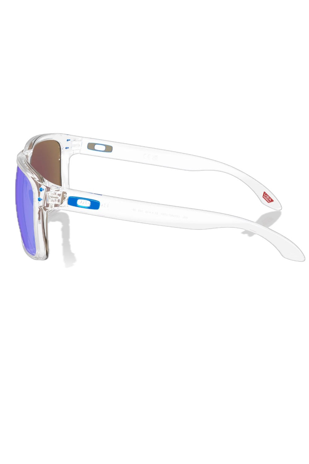 Holbrook is a timeless, classic design fused with modern Oakley technology. Inspired by the screen heroes from the 1940s, 50s, and 60s, this design epitomizes the spirit of exploration and adventure. The iconic American frame design is accented by metal rivets and Oakley icons, perfect for those who seek equal parts performance and style.