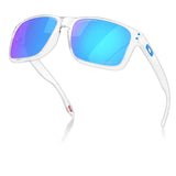 Holbrook is a timeless, classic design fused with modern Oakley technology. Inspired by the screen heroes from the 1940s, 50s, and 60s, this design epitomizes the spirit of exploration and adventure. The iconic American frame design is accented by metal rivets and Oakley icons, perfect for those who seek equal parts performance and style.