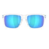 Holbrook is a timeless, classic design fused with modern Oakley technology. Inspired by the screen heroes from the 1940s, 50s, and 60s, this design epitomizes the spirit of exploration and adventure. The iconic American frame design is accented by metal rivets and Oakley icons, perfect for those who seek equal parts performance and style.