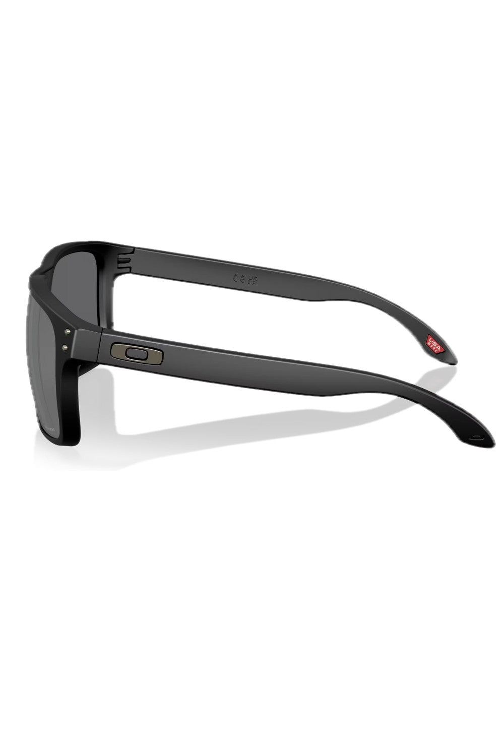 Holbrook is a timeless, classic design fused with modern Oakley technology. Inspired by the screen heroes from the 1940s, 50s, and 60s, this design epitomizes the spirit of exploration and adventure. The iconic American frame design is accented by metal rivets and Oakley icons, perfect for those who seek equal parts performance and style..