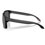 Holbrook is a timeless, classic design fused with modern Oakley technology. Inspired by the screen heroes from the 1940s, 50s, and 60s, this design epitomizes the spirit of exploration and adventure. The iconic American frame design is accented by metal rivets and Oakley icons, perfect for those who seek equal parts performance and style..
