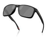 Holbrook is a timeless, classic design fused with modern Oakley technology. Inspired by the screen heroes from the 1940s, 50s, and 60s, this design epitomizes the spirit of exploration and adventure. The iconic American frame design is accented by metal rivets and Oakley icons, perfect for those who seek equal parts performance and style..