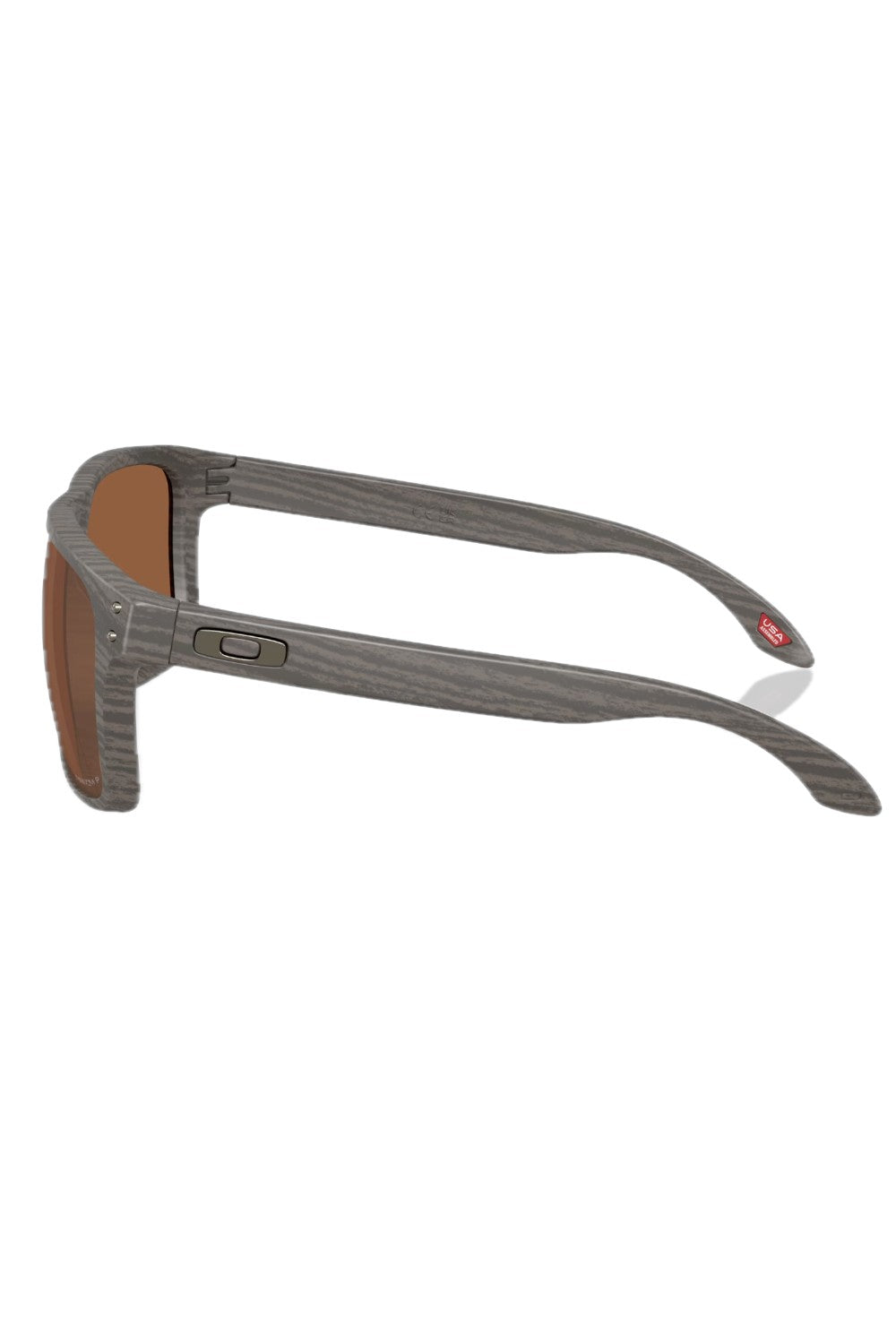 Holbrook is a timeless, classic design fused with modern Oakley technology. Inspired by the screen heroes from the 1940s, 50s, and 60s, this design epitomizes the spirit of exploration and adventure. The iconic American frame design is accented by metal rivets and Oakley icons, perfect for those who seek equal parts performance and style..