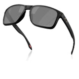 Holbrook is a timeless, classic design fused with modern Oakley technology. Inspired by the screen heroes from the 1940s, 50s, and 60s, this design epitomizes the spirit of exploration and adventure. The iconic American frame design is accented by metal rivets and Oakley icons, perfect for those who seek equal parts performance and style