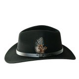 Your new favourite casual hat! Smooth to the touch, packable, and adjustable (Velcro strap), this crown will surely become one of your go to’s, no matter where you are. Going fishing, or getting on a plane, this hat can easily become your new best friend!