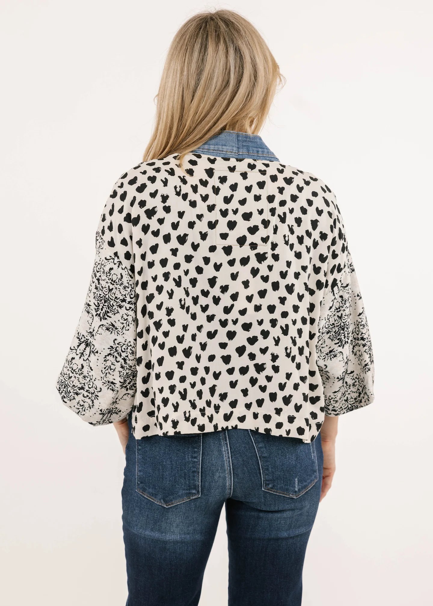 Make a statement with our Karol Cardigan. With the elegant prints made with care by our woman’s co-op in Thailand and our deconstructed vintage upcycled denim, you’ll have all eyes on you.