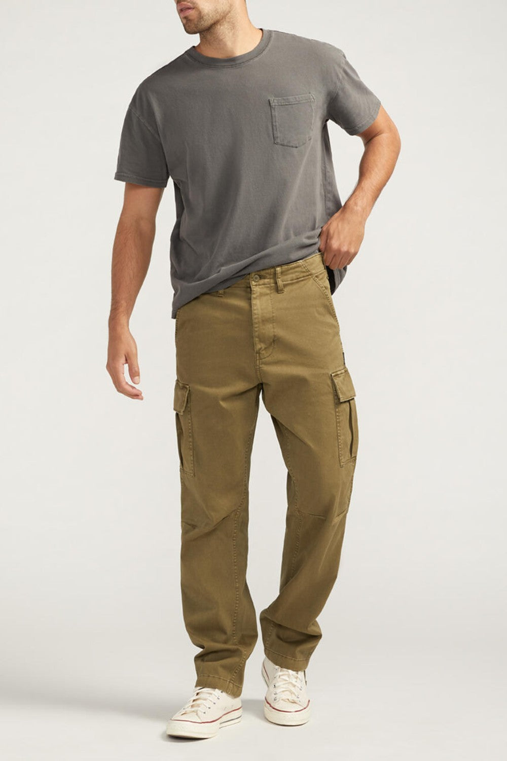 Style meets function with our cargo pants made with Essential Twill fabric. A must-have addition to your spring wardrobe, these offer a relaxed fit with adjustable leg openings. Enjoy the perfect blend of comfort, durability and timeless style.
