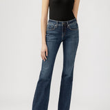 Suki is the best-selling Silver Jeans Co. curvy fit, now made with Luxe Stretch denim. Designed to enhance curves, this pair creates a flattering silhouette with ease in the hip and thigh to hug every angle. The classic mid rise is comfortable, and the contoured waistband ensures a zero-gap fit.