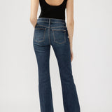 Suki is the best-selling Silver Jeans Co. curvy fit, now made with Luxe Stretch denim. Designed to enhance curves, this pair creates a flattering silhouette with ease in the hip and thigh to hug every angle. The classic mid rise is comfortable, and the contoured waistband ensures a zero-gap fit.