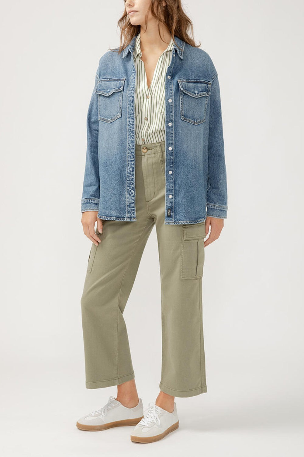 The perfect layer for any season? A denim shacket. This stylish top layer combines the structure of a jacket with the ease of a shirt, featuring a relaxed fit and oversized pockets. Wear it open or buttoned up, dressed up or down—this jean shacket is sure to be your new staple layer.