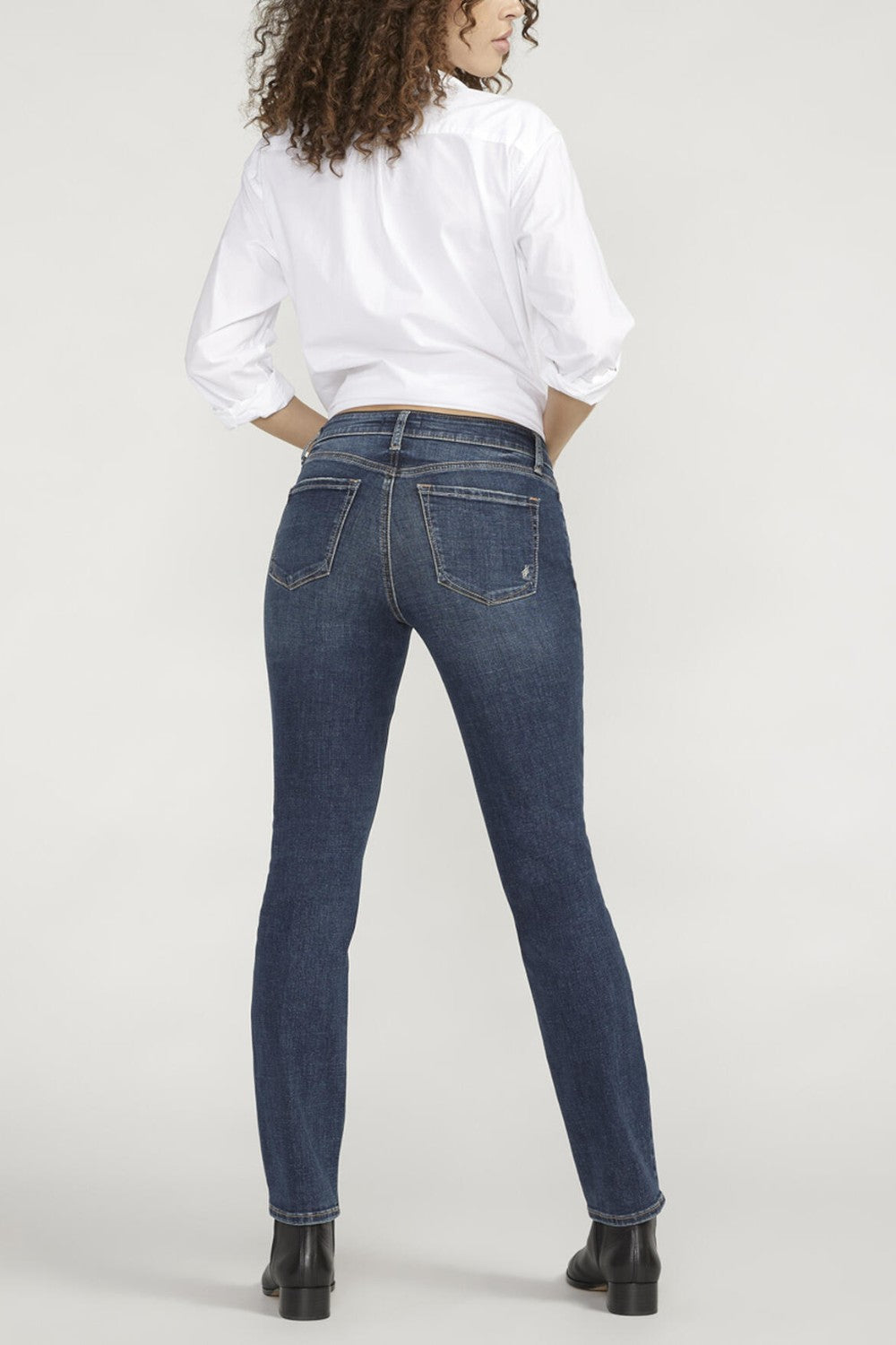 Meet Elyse, your soon-to-be go-to. This jean features a classic mid rise and eased waistband—delivering comfort to the midsection while eliminating muffin top. Plus, the extra room in the hip and thigh hugs curves perfectly. When you’re craving something comfortable, Elyse truly has you covered!