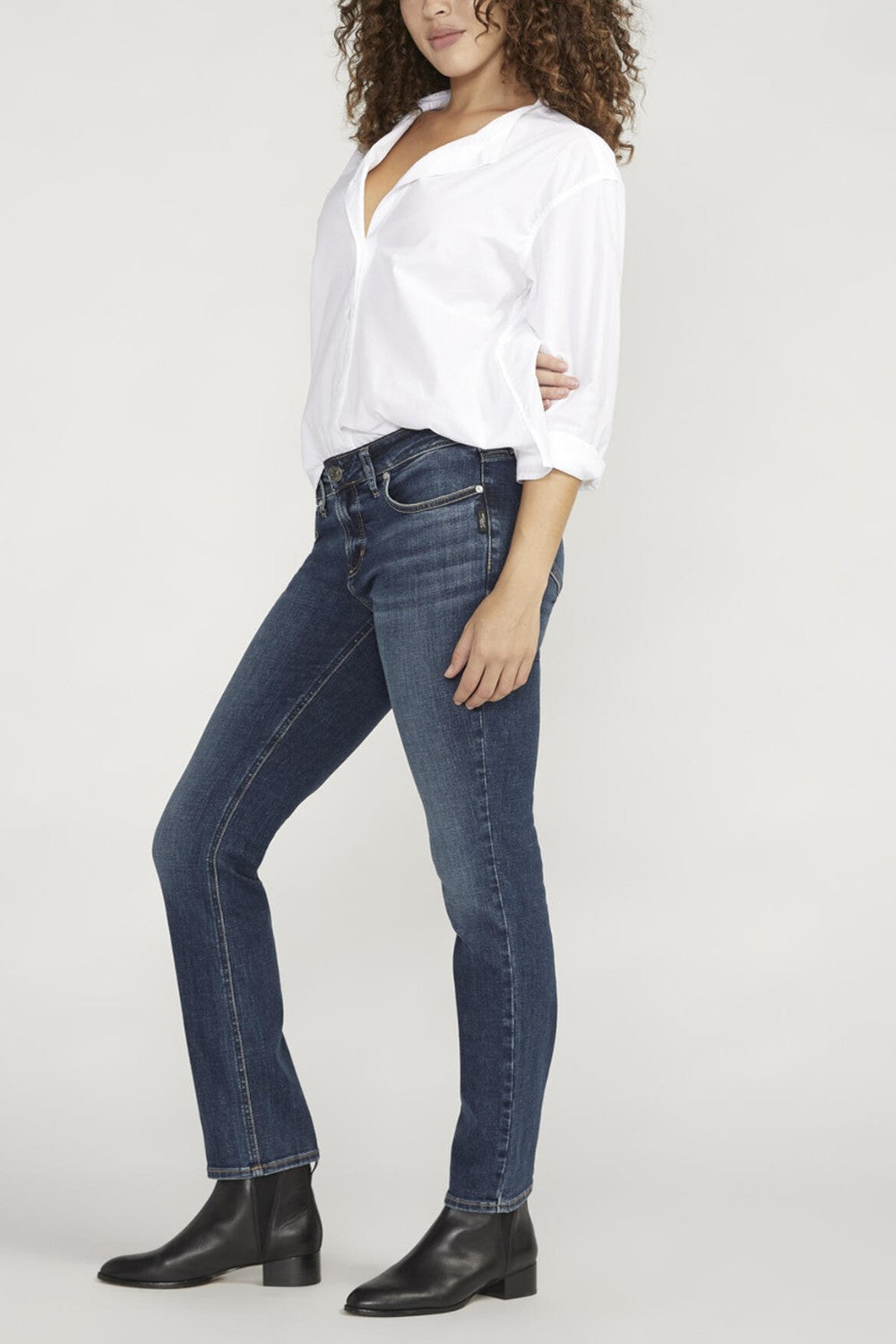 Meet Elyse, your soon-to-be go-to. This jean features a classic mid rise and eased waistband—delivering comfort to the midsection while eliminating muffin top. Plus, the extra room in the hip and thigh hugs curves perfectly. When you’re craving something comfortable, Elyse truly has you covered!
