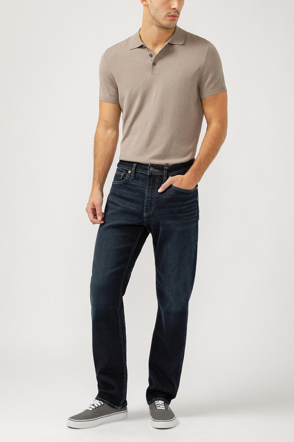 Our Desk to Dinner Machray jean will have you dressed to impress from 9-5 and 5-9. Featuring a longer saddle and a slim-yet-spacious fit through the hip and thigh, with plenty of stretch for all-day comfort and a sleek straight leg opening. This refined dark denim is the perfect everyday staple.