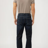 Our Desk to Dinner Machray jean will have you dressed to impress from 9-5 and 5-9. Featuring a longer saddle and a slim-yet-spacious fit through the hip and thigh, with plenty of stretch for all-day comfort and a sleek straight leg opening. This refined dark denim is the perfect everyday staple.