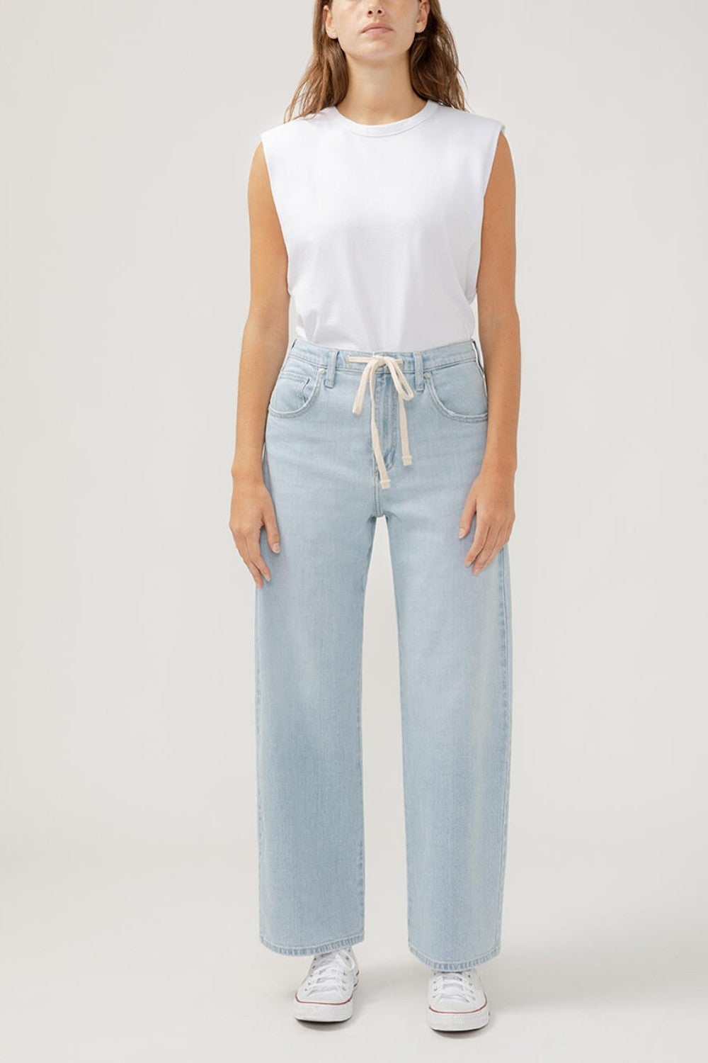 On-trend and effortless, our Be Easy women’s straight leg jeans are the laid-back pair that still elevate your style. Feel stylish but be at ease with an adjustable drawstring waist, comfortable high rise, relaxed fit and straight-leg silhouette that flatters your shape and goes with everything.