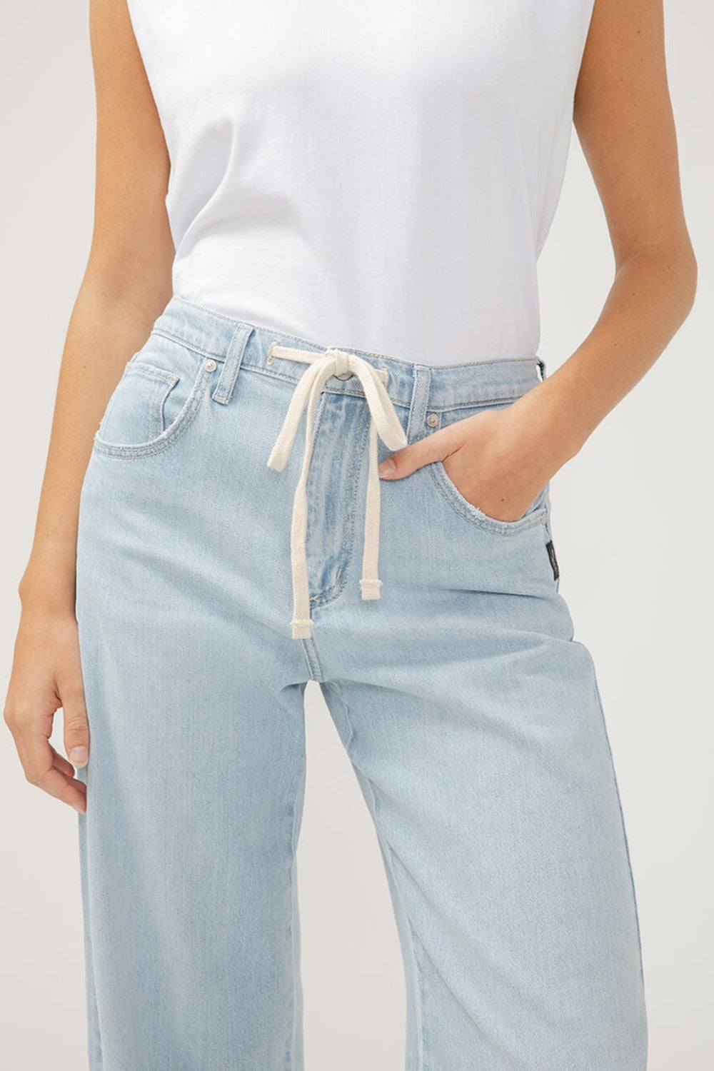 On-trend and effortless, our Be Easy women’s straight leg jeans are the laid-back pair that still elevate your style. Feel stylish but be at ease with an adjustable drawstring waist, comfortable high rise, relaxed fit and straight-leg silhouette that flatters your shape and goes with everything.
