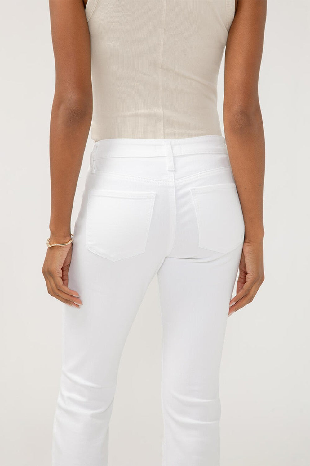 Suki is the best-selling Silver Jeans Co. curvy fit for good reason. Made with Luxe Stretch denim and designed to enhance curves, this fit creates a flattering silhouette with ease in the hip and thigh. The classic mid rise is comfortable, and the contoured waistband ensures a zero-gap fit.