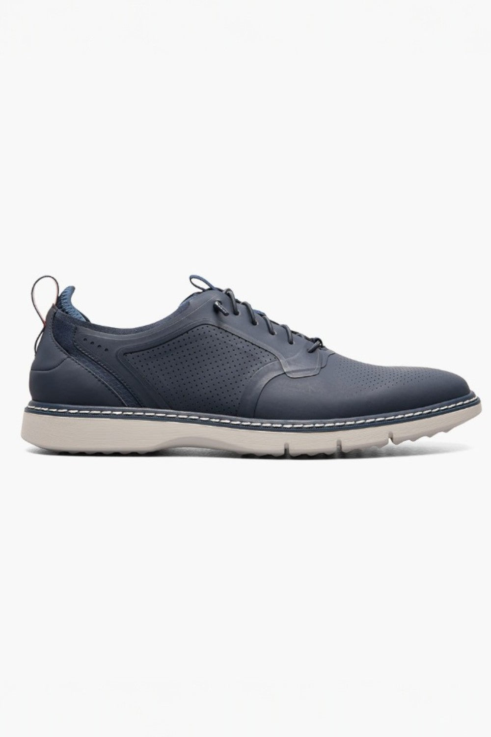 The perfect mix of dress and casual, the Stacy Adams Synchro Plain Toe Elastic Lace Up also effortlessly blends classic and modern style. The result is a versatile shoe that can be worn to the office, a night out, or a weekend away.
