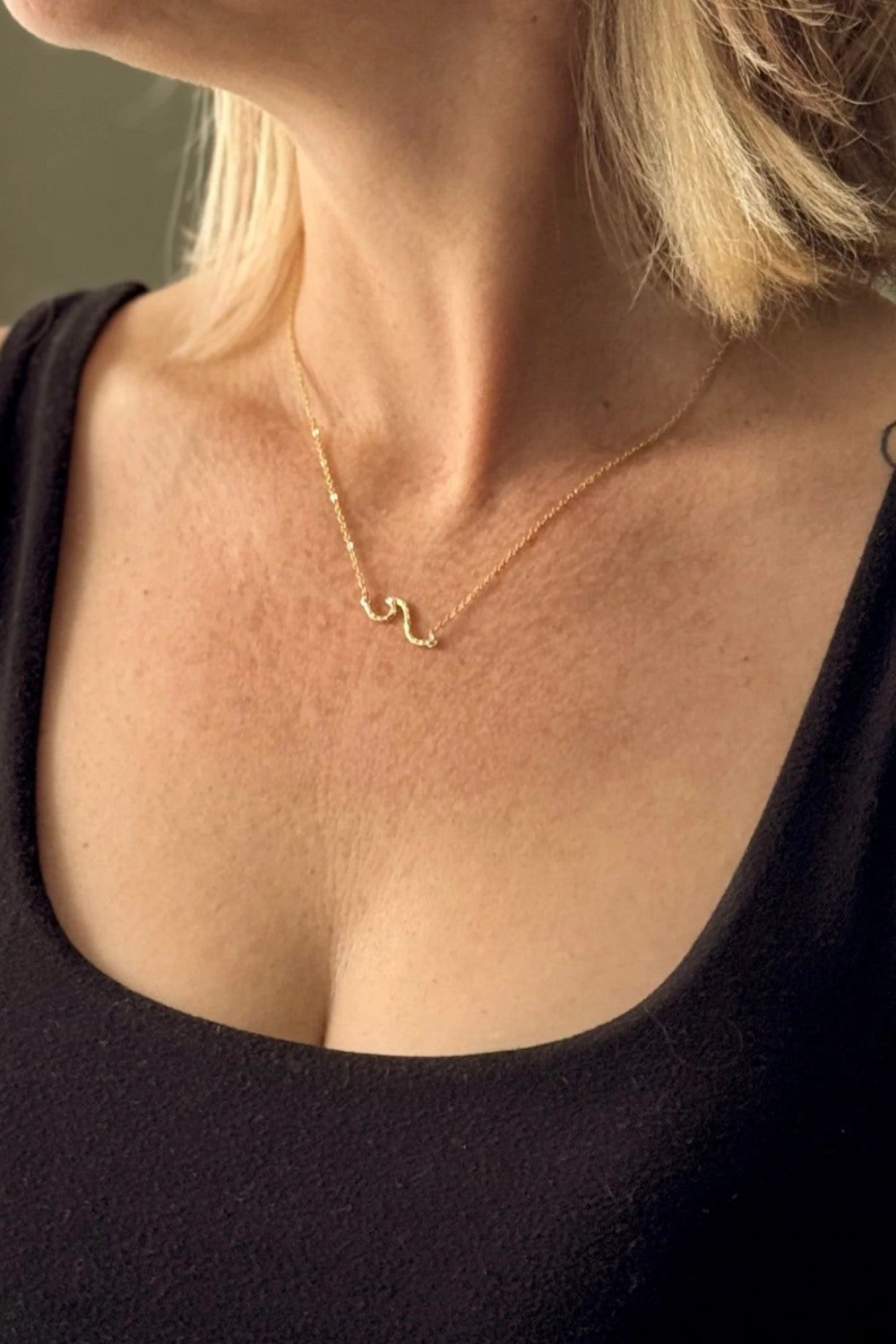 Ride the wave with this Chainlink Necklace featuring a handmade wave pendant. Gold plated for a delicate touch, this necklace is perfect for any occasion.