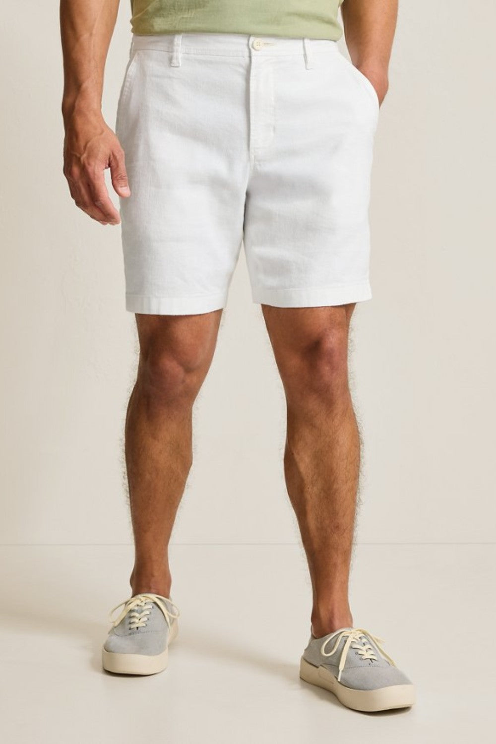 Want a more comfortable approach to elevated style for sunnier places? Start with these shorts that are crafted from a soft cotton-linen blend with just enough stretch and an effortless flat-front fit.